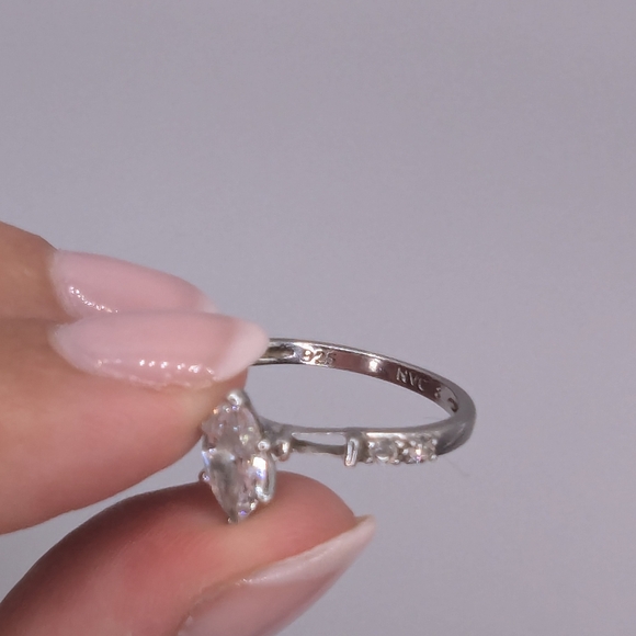 Vintage silver and zirconia marquise ring - Picture 6 of 6